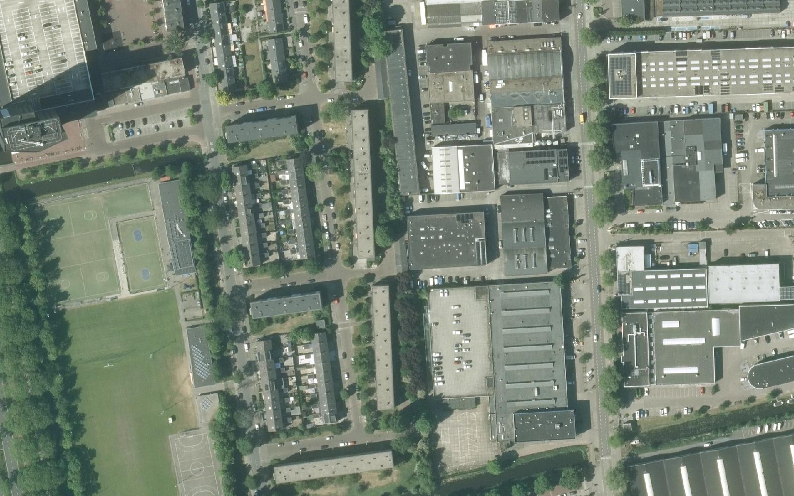 Luchtfoto van de omgeving van de Titus Brandsmalaan en Rooseveltstraat in Leiden